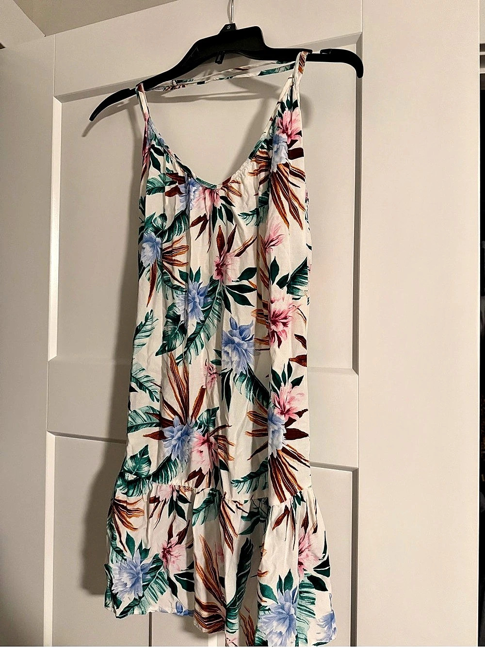 Shade & Shore Floral Maxi cover up in White & Green Size Small Like New